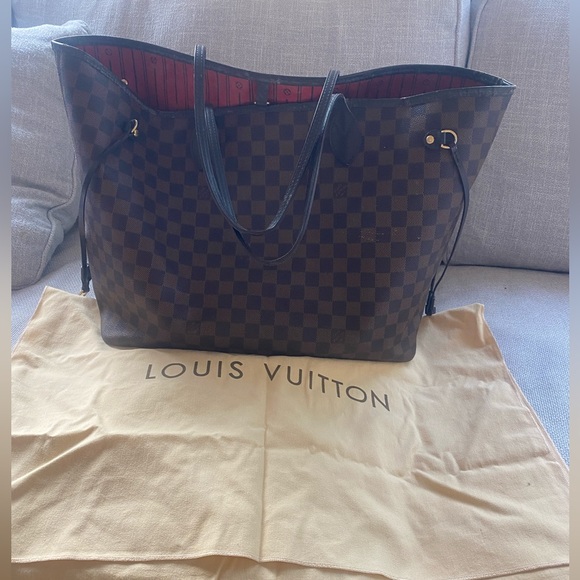 Authentic Louis Vuitton Neverfull
GM Red Damier - Picture 2 of 4